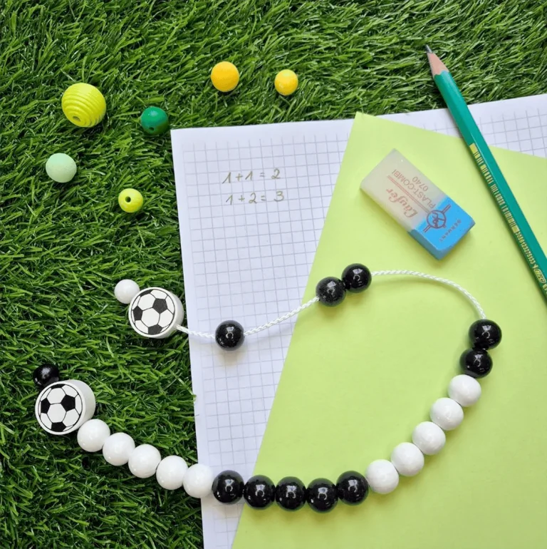 Kit de bricolage - Chaîne à compter "Football" — Kiki-Ena Loisirs Créatifs Bois Naturel