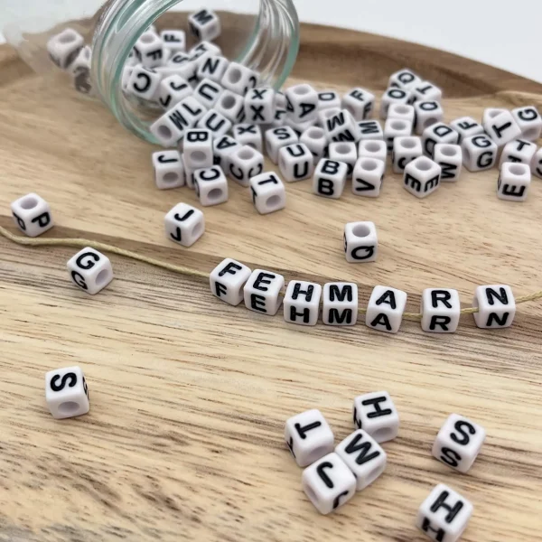 Cubes à lettres assorties plastique • 7mm • blanc • 25g — Kiki-Ena Matériel de loisirs créatifs Bois naturel