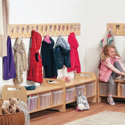 Ensembles vestiaire - 4 x ensembles de crochets muraux (4 x PT1158) — Millhouse Lernspielzeug Schule