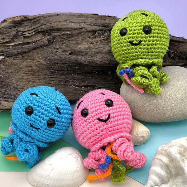 Animal au crochet Méduse "Medusa" — Kiki-Ena Matériel de loisirs créatifs Bois naturel
