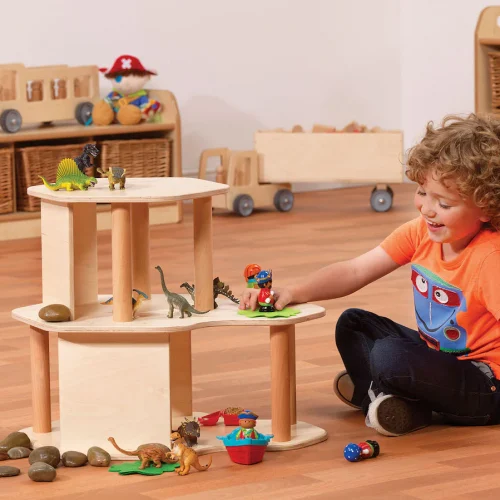 Bâtiment multi-usages pour enfants de moins de 2 ans — Millhouse Lernspielzeug Schule