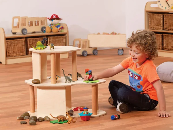 Bâtiment multi-usages pour enfants de moins de 2 ans — Millhouse Lernspielzeug Schule