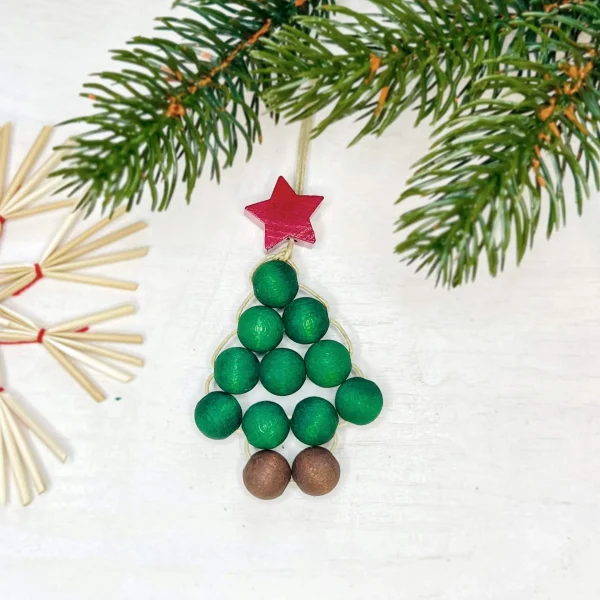 Kit créatif Pendentif sapin de Noël à perles • bordeaux — Kiki-Ena Matériel de bricolage Bois naturel