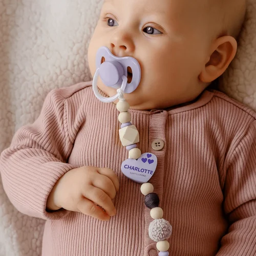 Chaîne tétine personnalisée perles bois « Cœur » lilas kit créatif — Kiki-Ena matériel de loisir créatif bois naturel