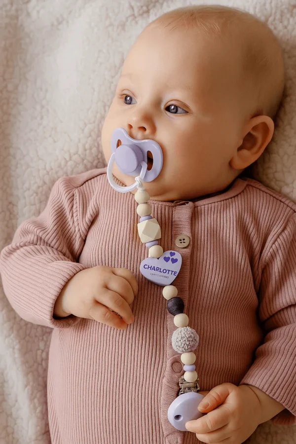 Chaîne tétine personnalisée perles bois « Cœur » lilas kit créatif — Kiki-Ena matériel de loisir créatif bois naturel