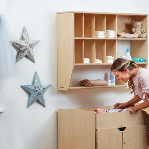 Unité combinée de change avec marches et rangement mural — Millhouse Jouets éducatifs École
