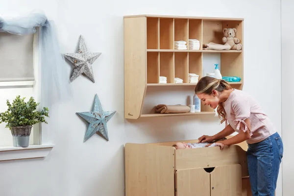 Unité combinée de change avec marches et rangement mural — Millhouse Jouets éducatifs École