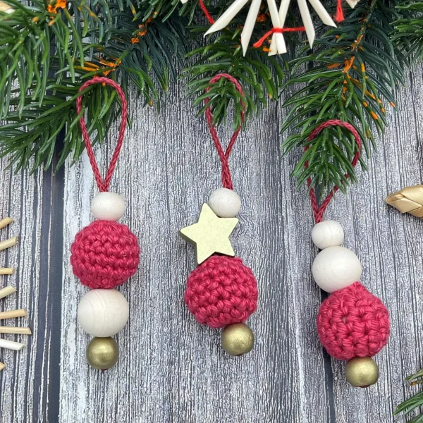 Suspensions de Noël Perles crochetées Set de 3 - bordeaux-or — Kiki-Ena Loisirs créatifs Bois naturel